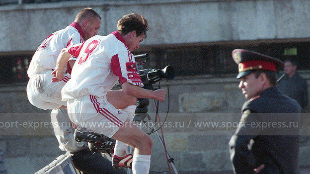 «Зенит» — «Спартак» 20 лет назад: ОМОН, дубль Тихонова и Панов за Питер