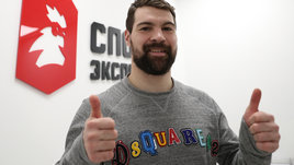 «В детстве тренер бил клюшкой по заднице. А другой мальчик выставил руку — перелом»