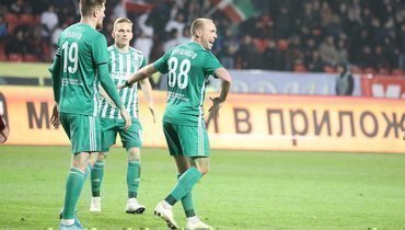 30 ноября. Грозный. «Ахмат» — «Рубин» — 1:1. Полузащитник Денис Глушаков (№88) забил первый гол за грозненскую команду в премьер-лиге.