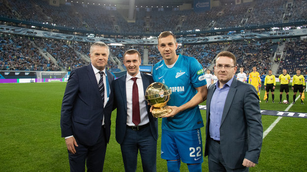 24 апреля 2019 года. Санкт-Петербург. Александр Медведев, Александр Алаев, Артем Дзюба и Максим Максимов. Фото Вячеслав Евдокимов, ФК «Зенит» 24 апреля 2019 года. Санкт-Петербург. Александр Медведев, Александр Алаев, Артем Дзюба и Максим Максимов. Фото Вячеслав Евдокимов, ФК «Зенит»