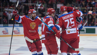 Никита Нестеров, Кирилл Капризов и Михаил Григоренко (слева направо).