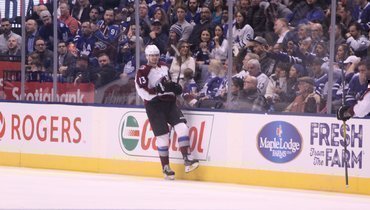 5 декабря. Торонто. «Торонто» — «Колорадо» — 1:3. Валерий Ничушкин празднует гол.