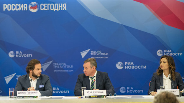 Президент БК «Лига Ставок» Юрий Красовский (в центре), вице-президент компании Дмитрий Павловский (слева) и Ольга Журавская — первый вице-президент и учредитель Благотворительного фонда «Созвездие Добра» имени Олега Журавского. Президент БК «Лига Ставок» Юрий Красовский (в центре), вице-президент компании Дмитрий Павловский (слева) и Ольга Журавская — первый вице-президент и учредитель Благотворительного фонда «Созвездие Добра» имени Олега Журавского.