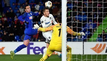 12 декабря. Хетафе. «Хетафе» — «Краснодар» — 3:0. Сергей Петров у ворота Станислава Крицюка.