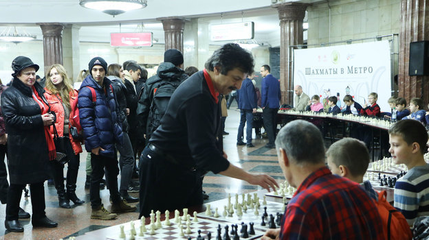 Сеанс игры в метро Москвы. Фото Этери Кублашвили Сеанс игры в метро Москвы. Фото Этери Кублашвили