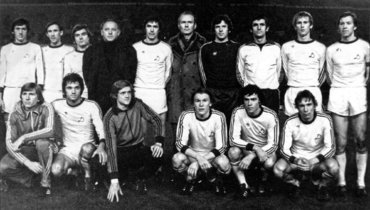 Киевское «Динамо» — восьмикратный чемпион СССР. Валерий Лобановский (шестой слева в верхнем ряду) добыл третью золотую медаль.