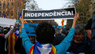 18 декабря. Барселона. Перед началом класико на улицы вышли протестующие.