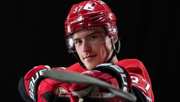 Нападающий «Каролины» Андрей Свечников.