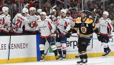 24 декабря. Бостон. «Бостон» — «Вашингтон» — 7:3. Александр Овечкин празднует гол.