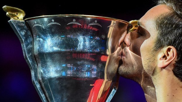 22 сентября. Санкт-Петербург. Даниил Медведев с трофеем в St. Petersburg Open. Фото AFP 22 сентября. Санкт-Петербург. Даниил Медведев с трофеем в St. Petersburg Open. Фото AFP