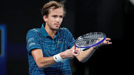 Медведев устроил скандал, но вывел Россию в полуфинал