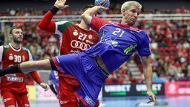 «После Венгрии в раздевалке стояла тишина. А потом были произнесены крепкие фразы». Шишкарев — о шансах сборной на ЧЕ