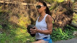 Почему биатлонистка Куклина приходит на финиш последней, ведь она тренируется как Рокки Бальбоа. Посмотрите сами