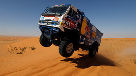 «КАМАЗ» рвет всех и на Ближнем Востоке. У автомобилей едва не дошло до фотофиниша. Итоги «Дакара»