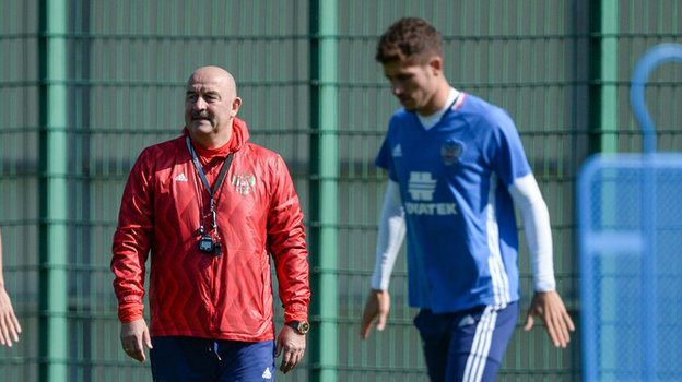 Станислав Черчесов и Роман Нойштедтер. Фото Дарья Исаева, «СЭ» / Canon EOS-1D X Mark II Станислав Черчесов и Роман Нойштедтер. Фото Дарья Исаева, «СЭ» / Canon EOS-1D X Mark II