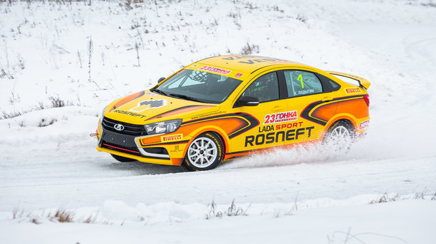 Кирилл Ладыгин за рулем своей LADA Sport ROSNEFT. Кирилл Ладыгин за рулем своей LADA Sport ROSNEFT.