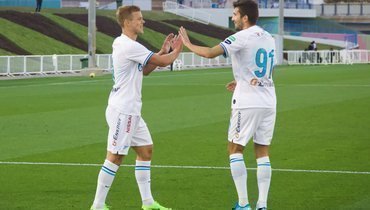 21 января. Доха. «Аль-Увайнах» — «Зенит» — 0:10. Александр Кокорин (слева) вышел на поле с капитанской повязкой и сделал хет-трик.