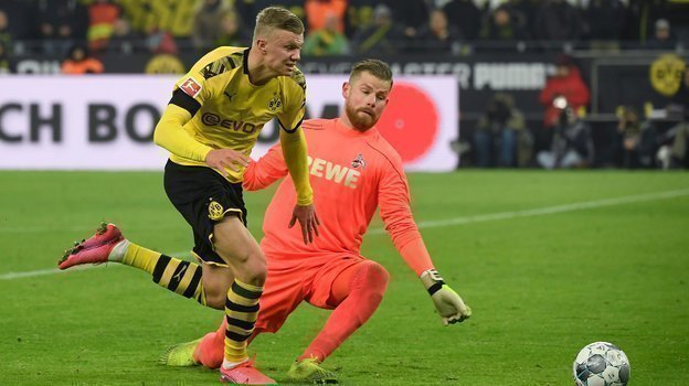 24 января. Дортмунд. «Боруссия» — «Кельн» — 5:1. Эрлин Холланн забивает пятый гол. Фото AFP 24 января. Дортмунд. «Боруссия» — «Кельн» — 5:1. Эрлин Холланн забивает пятый гол. Фото AFP