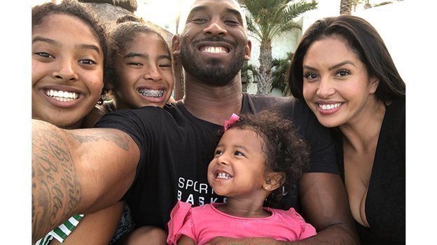 Коби Брайант с семьей. Коби Брайант с семьей.