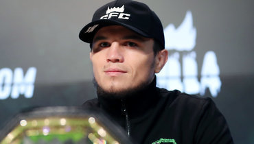 Умар Нурмагомедов.