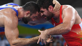 Звездный российский борец попался на допинге. Дело в лекарстве жены?