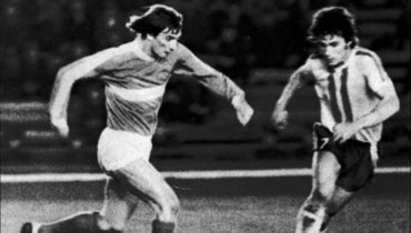 В атаке Георгий Ярцев. «Спартак» — «Металлург» Запорожье (27.04.77).