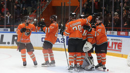 Игрокам клуба КХЛ заплатили долги по зарплате с октября по февраль. Но это были деньги на будущий сезон