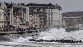 Футбол унесло ураганом. «Аякс», «Манчестер Сити», Льеж и Менхенгладбах остались без матчей