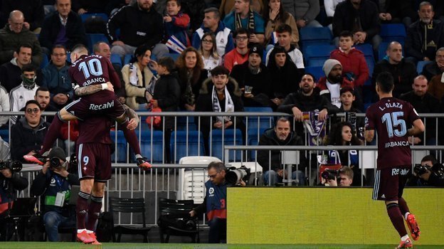 16 февраля. Мадрид. «Реал» — «Сельта» — 2:2. Партнеры поздравляют Федора Смолова с голом.