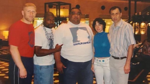 (слева направо) Сергей Харитонов, Куинтон «Рампейдж» Джексон, сумоист, Ксения (жена Питькова), Николай Питьков. Фото из личного архива Николая Питькова (слева направо) Сергей Харитонов, Куинтон «Рампейдж» Джексон, сумоист, Ксения (жена Питькова), Николай Питьков. Фото из личного архива Николая Питькова