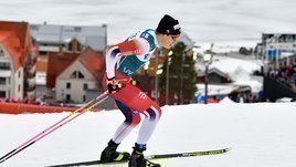 Большунов упал и остался без финала. Клебо выиграл спринт