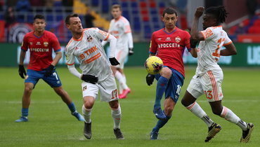 29 февраля. Москва. ЦСКА — «Урал» — 1:1. Полузащитник красно-синих Алан Дзагоев (№10).