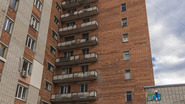 Общетижие мясокомбината, где жил Федор Емельяненко. В таком же типовом здании в Туле (общежитие машиностроительного колледжа) режиссер Юрий Быков снимал знаменитый фильм «Дурак». Фото Юрий Голышак Общетижие мясокомбината, где жил Федор Емельяненко. В таком же типовом здании в Туле (общежитие машиностроительного колледжа) режиссер Юрий Быков снимал знаменитый фильм «Дурак». Фото Юрий Голышак