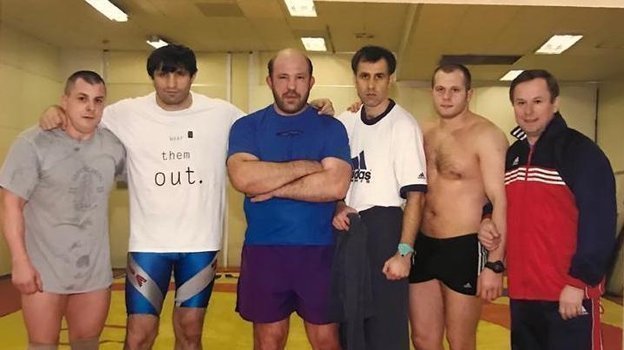 Слево направо: Михаил Илюхин, Магомедхан Гамзатханов (Волк-хан), Андрей Копылов, Николай Питьков, Федор Емельяненко, Владимир Погодин. Фото Из личного архива Николая Питькова Слево направо: Михаил Илюхин, Магомедхан Гамзатханов (Волк-хан), Андрей Копылов, Николай Питьков, Федор Емельяненко, Владимир Погодин. Фото Из личного архива Николая Питькова