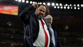 У президента «Олимпиакоса» нашли коронавирус. Повод для паники появился в двух английских дивизионах