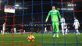 Коронавирус убивает футбол. Матчи сборной и РПЛ — под угрозой