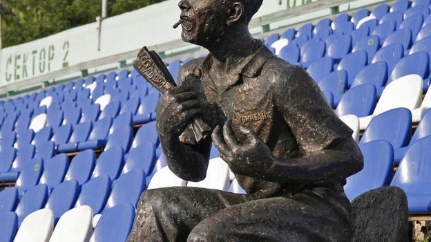 Помимо знаменитой статуи, за домашними играми «Томи» в этом сезоне наблюдает еще 3 тысячи болельщиков. Фото ФК «Томь» Помимо знаменитой статуи, за домашними играми «Томи» в этом сезоне наблюдает еще 3 тысячи болельщиков. Фото ФК «Томь»