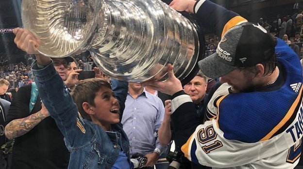 Владимир Тарасенко с сыном. Владимир Тарасенко с сыном.