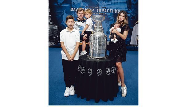 Владимир Тарасенко с семьей. Владимир Тарасенко с семьей.