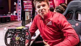 Шварцман дебютировал за «Феррари», но сломал руль