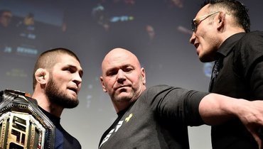 Хабиб Нурмагомедов, глава UFC Дана Уайт и Тони Фергюсон.
