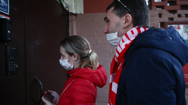 Болельщики «Спартака» помогают ветеранам. Фото «СЭ» / Canon EOS-1D X Mark II Болельщики «Спартака» помогают ветеранам. Фото «СЭ» / Canon EOS-1D X Mark II