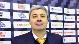 «Не надо отпугивать людей от нашей команды». Тренер, дважды выигравший Высшую лигу, не побоялся работать в самом бедном клубе КХЛ