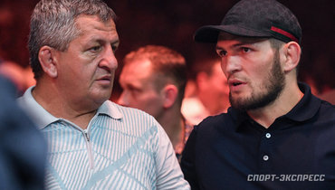 Абдулманап Нурмагомедов (слева) и Хабиб Нурмагомедов.