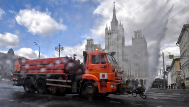 12 апреля. Москва. Масштабная дезинфекция улиц центра столицы.
