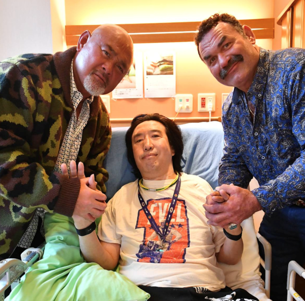 Йошихира Такаяма (в центре) и Дон Фрай (слева). Фото ameblo.jp Йошихира Такаяма (в центре) и Дон Фрай (слева). Фото ameblo.jp