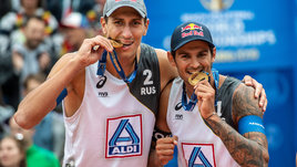 «Один раз узнали в бане». Чемпион мира по пляжному волейболу о популярности