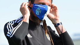 Коронавирус отступает: Чехия отменяет карантин и возобновляет футбол