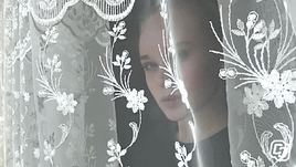 Шекспир, лазанья и дизайн: красавица-гимнастка на карантине