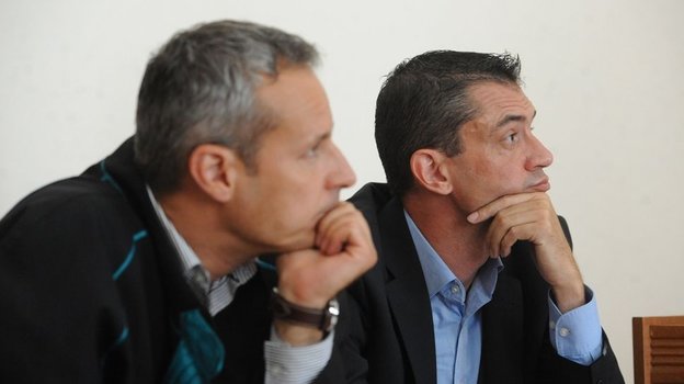 Виктор Кашшаи (справа) на заседании суда. Виктор Кашшаи (справа) на заседании суда.